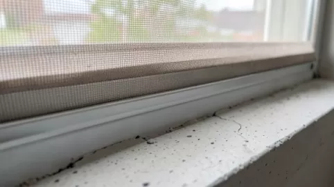 Prowadnice rolet a parapet